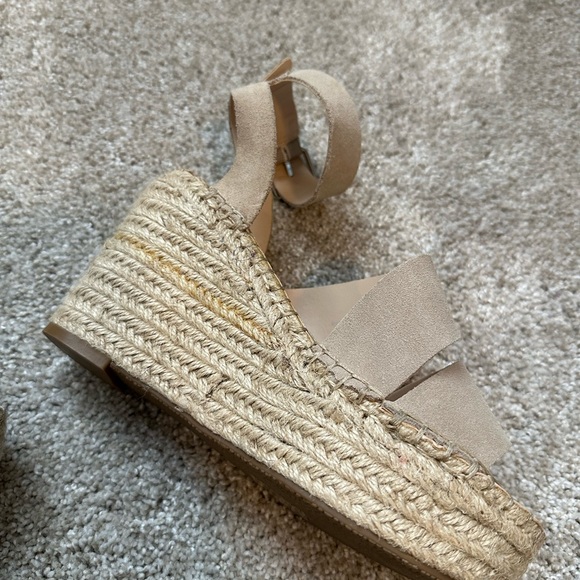 Dolce Vita Wedges - Picture 4 of 5